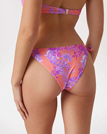 Guess Fiyonklu Bikini Altı