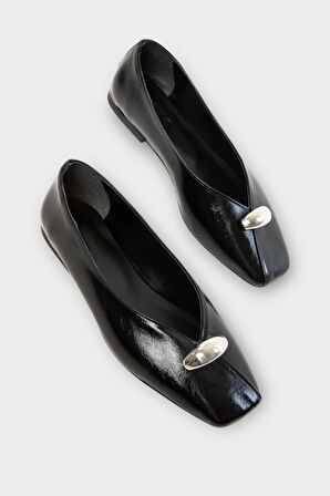 Kare Burun Toka Detaylı Kadın Babet SİYAH