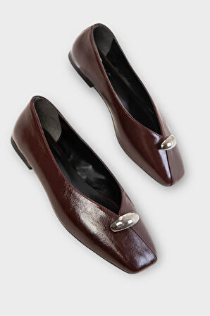 Kare Burun Toka Detaylı Kadın Babet BORDO