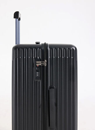 Guess Siyah Çekçekli Sert Valiz TMOLPCP5303