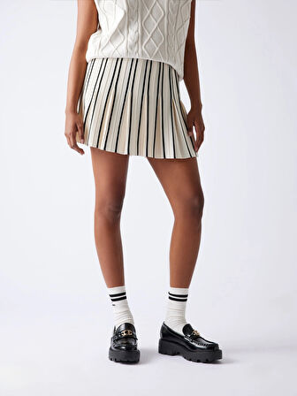 Guess Yanika Kadın Siyah Makosen FLTYNKELE14-BLACK