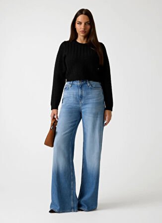 Guess Yuvarlak Yaka Standart Düz Siyah Kazak Kadın Puruka Kadın Triko