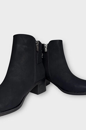 Kadın Taş Zincir Detaylı Topuklu Kadın Bot SİYAH - FÜME