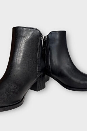 Kadın Taş Zincir Detaylı Topuklu Kadın Bot SİYAH - GÜMÜŞ