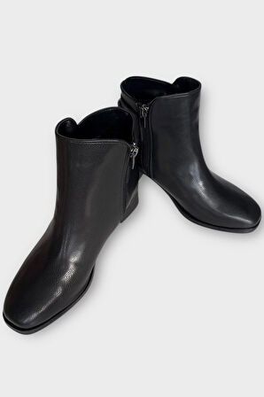 Kadın Taş Zincir Detaylı Topuklu Kadın Bot SİYAH - GÜMÜŞ