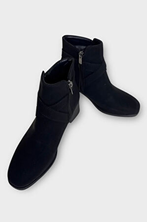 Toka Detaylı Kalın Topuk Sivri Burun Kadın Bot SİYAH - FÜME