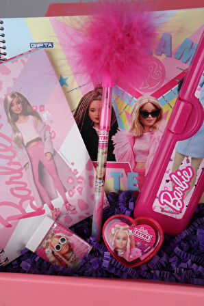 DEKOMUS ÖZEL KUTULU "PINK LOVE" YENİ SEZON LİSANSLI BARBIE PİPETLİ BARDAK İLE OKUL KIRTASİYE SETİ