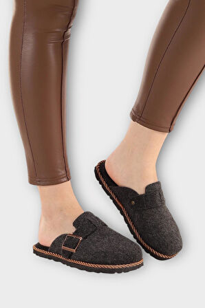 Tokalı Keçe Kumaşlı Ev Terliği FÜME