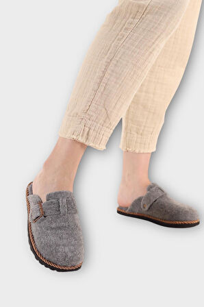 Tokalı Keçe Kumaşlı Ev Terliği GRİ