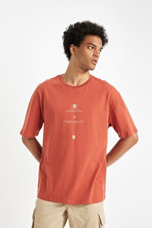 DeFacto Comfort Regular Fit Rahat Kesim Bisiklet Yaka Baskılı Pamuklu Kısa Kollu Tişört C6144AX24AUOG565