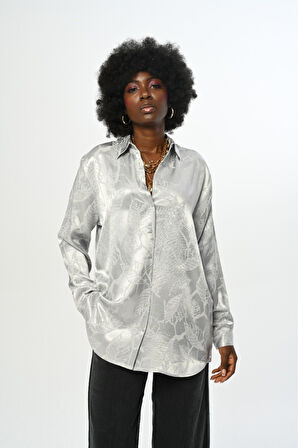 KADIN GRİ YAPRAK DESENLİ OVERSİZE KESİM GÖMLEK