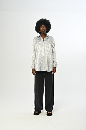 KADIN GRİ YAPRAK DESENLİ OVERSİZE KESİM GÖMLEK