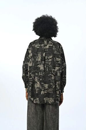 KADIN DESENLİ SİYAH RENK OVERSİZE KESİM GÖMLEK