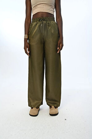 KADIN BELİ LASTİKLİ BOL PAÇA PARLAK KUMAŞ DÜZ RENK PANTOLON