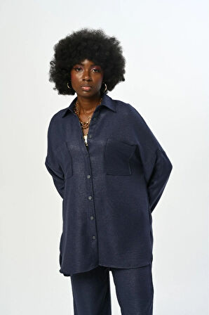 KADIN DÜZ RENK SİMLİ ÇİFT CEPLİ KOLLARI BÜZGÜLÜ OVERSİZE KESİM GÖMLEK