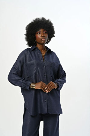 KADIN DÜZ RENK SİMLİ ÇİFT CEPLİ KOLLARI BÜZGÜLÜ OVERSİZE KESİM GÖMLEK