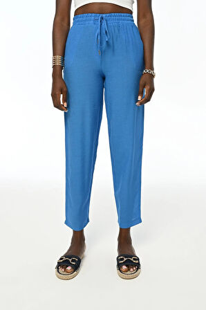 KADIN BELİ LASTİKLİ RAHAT KALIP DÜZ RENK PANTOLON