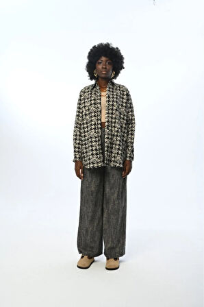 KADIN KAZAYAĞI VE GÜL DESENLİ OVERSİZE KESİM GÖMLEK