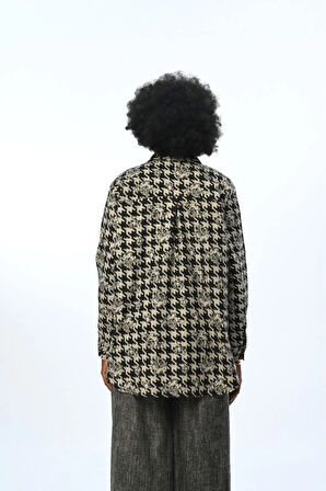 KADIN KAZAYAĞI VE GÜL DESENLİ OVERSİZE KESİM GÖMLEK