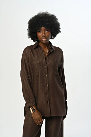 KADIN DÜZ RENK SİMLİ ÇİFT CEPLİ KOLLARI BÜZGÜLÜ OVERSİZE KESİM GÖMLEK