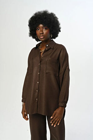 KADIN DÜZ RENK SİMLİ ÇİFT CEPLİ KOLLARI BÜZGÜLÜ OVERSİZE KESİM GÖMLEK