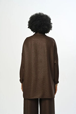 KADIN DÜZ RENK SİMLİ ÇİFT CEPLİ KOLLARI BÜZGÜLÜ OVERSİZE KESİM GÖMLEK