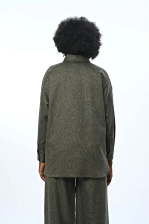 KADIN DÜZ RENK YAKASI DETAYLI OVERSİZE KESİM GÖMLEK