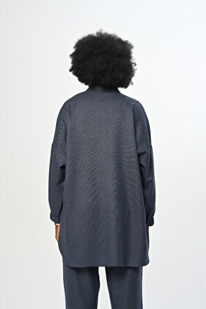 KADIN ÇİFT CEPLİ DÜZ RENK KOLLARI BÜZGÜLÜ OVERSİZE KESİM GÖMLEK