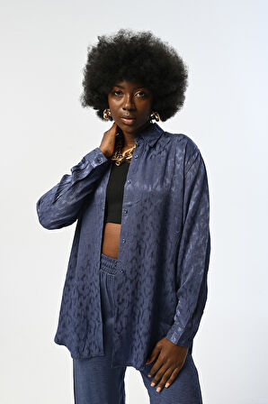 KADIN İNDİGO MAVİ DESENLİ OVERSİZE GÖMLEK