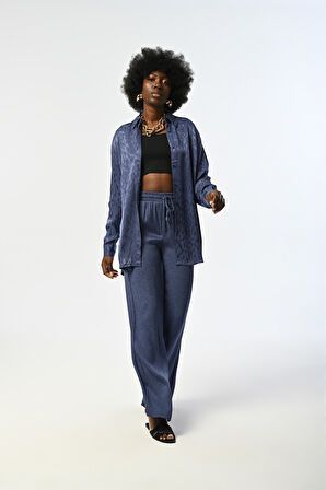 KADIN İNDİGO MAVİ DESENLİ OVERSİZE GÖMLEK