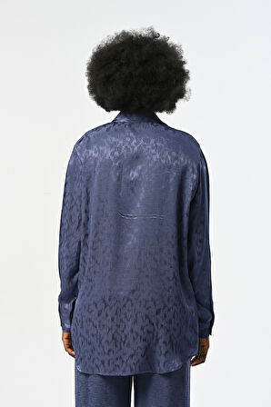 KADIN İNDİGO MAVİ DESENLİ OVERSİZE GÖMLEK