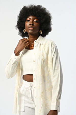 KADIN NAKIŞ İŞLEMELİ EKRU OVERSİZE GÖMLEK