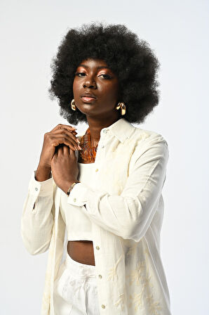 KADIN NAKIŞ İŞLEMELİ EKRU OVERSİZE GÖMLEK