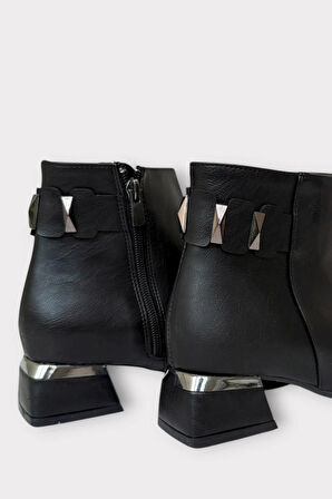 Toka Detaylı Sivri Burun Topuklu Kadın Bot SİYAH