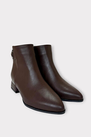 Toka Detaylı Sivri Burun Topuklu Kadın Bot KAHVERENGİ