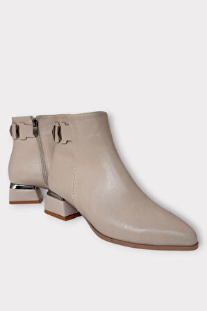 Toka Detaylı Sivri Burun Topuklu Kadın Bot BEJ