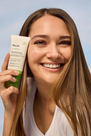 Güneş Koruyucu - SPF 50 PA++++ Bio-Retinoid İçeren Yaşlanma Karşıtı Nemlendiricili Güneş Koruyucu 50 ml