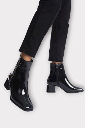 Kalın Topuk Sivri Burun Fermuarlı Kadın Bot SİYAH