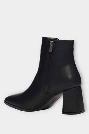 Kalın Topuk Sivri Burun Fermuarlı Kadın Bot SİYAH