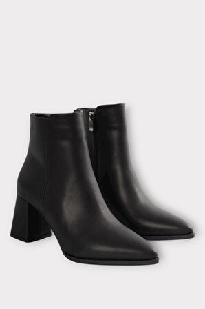 Kalın Topuk Sivri Burun Fermuarlı Kadın Bot SİYAH