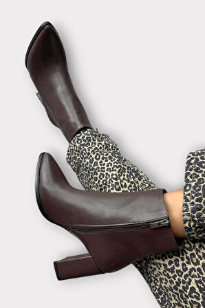 Kalın Topuk Sivri Burun Fermuarlı Kadın Bot KAHVERENGİ