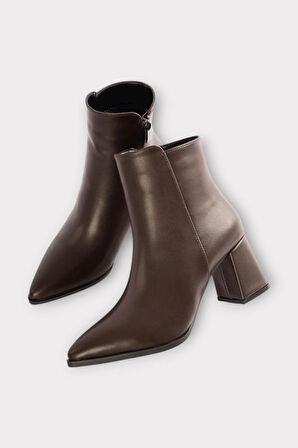 Kalın Topuk Sivri Burun Fermuarlı Kadın Bot KAHVERENGİ