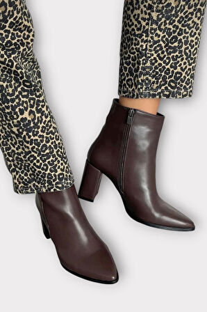 Kalın Topuk Sivri Burun Fermuarlı Kadın Bot KAHVERENGİ