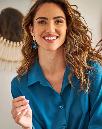 Kadın Petrol Mavisi Hafif Dökümlü Saten Yüzeyli Gömlek HZL22W-BD139641