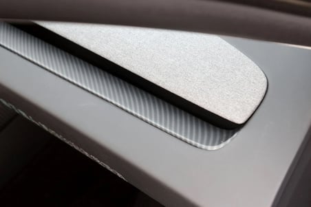 AUTOGP  Tesla model y juniper göğüslük kaplama karbon