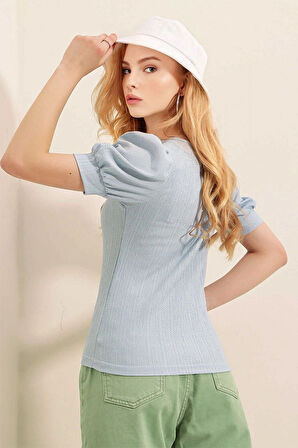 Kadın Açık Mavi Kare Yaka Örme Bluz HZL22W-BD104091