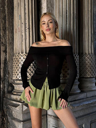 Kadın Siyah Madonna Yaka  Düğme Detaylı Crop Bluz HZL25W-ZK11491