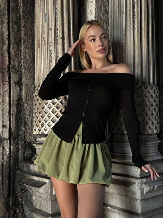 Kadın Siyah Madonna Yaka  Düğme Detaylı Crop Bluz HZL25W-ZK11491