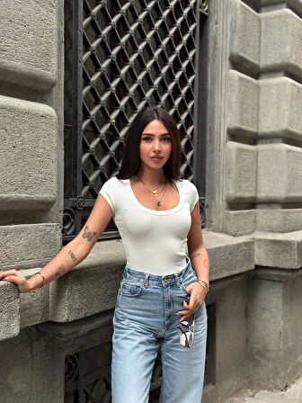 Kadın Beyaz Oval Yaka T-Shirt HZL25S-ZK11681