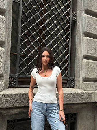 Kadın Beyaz Oval Yaka T-Shirt HZL25S-ZK11681